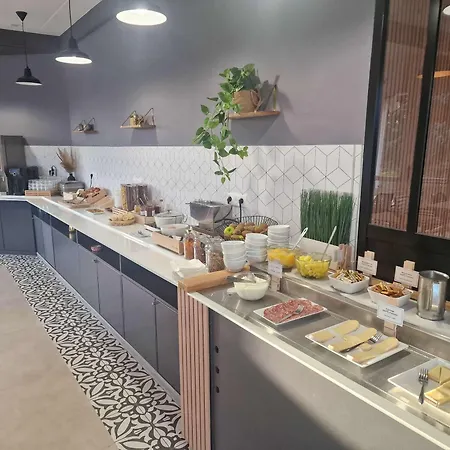 Ibis Hotel 3*