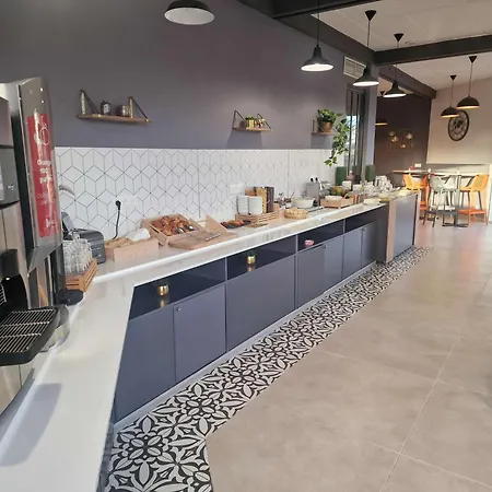 Ibis Hotel 3*